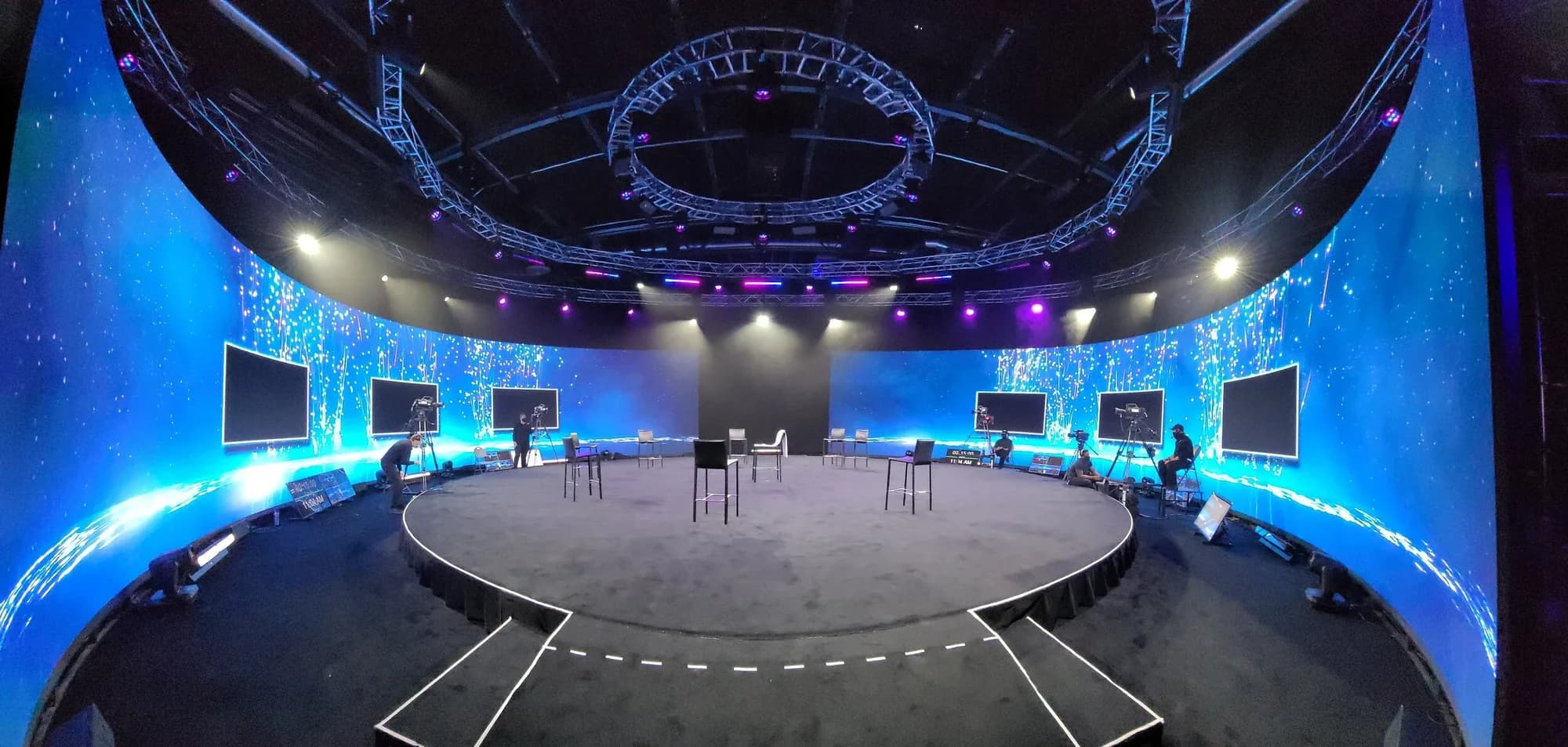 The Worre Studios stage surrounded by blue imagery on the curved LED walls.